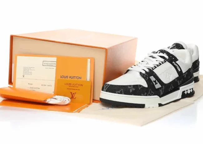 1745388683-ZalrTK0KShz7.webp LV Trainer White Black