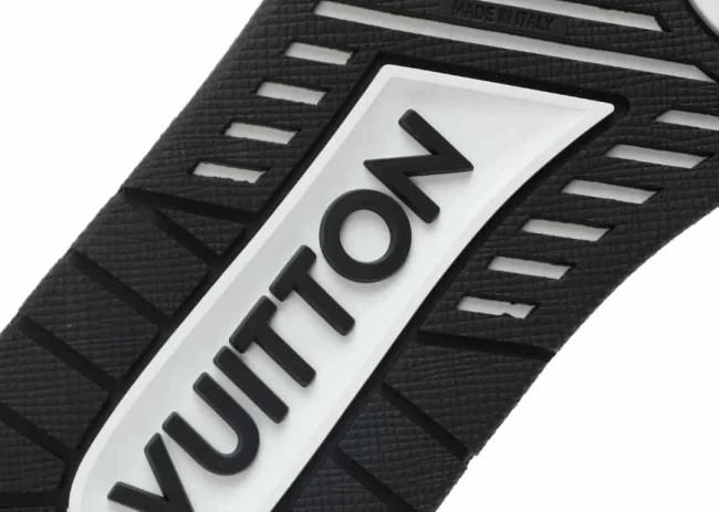 1745388692-M13khRKprFyl.webp LV Trainer White Black