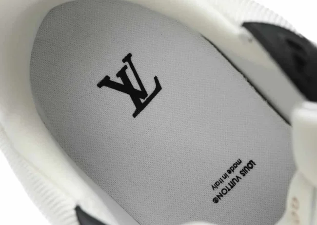 1745388694-96Fi5GE3H20V.webp LV Trainer White Black