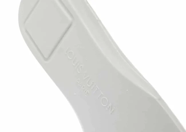 1745388698-q5t2Sg5Otbqz.webp LV Trainer White Black