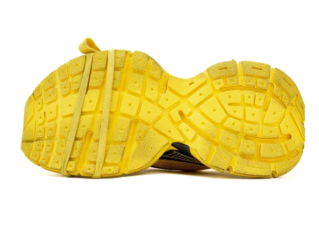 Balenciaga 3XL Sneaker in black/yellow