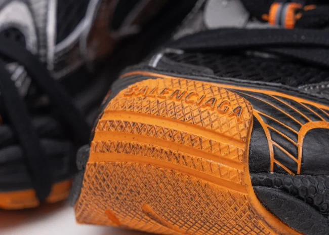 Balenciaga 3XL Sneaker in black/orange
