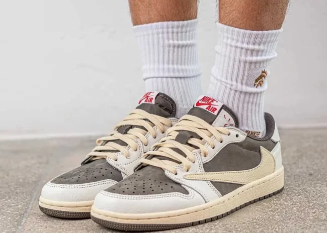 Travis Scott x Nike Air Jordan 1 Low OG”Reverse Mocha”