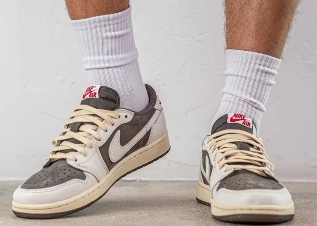 Travis Scott x Nike Air Jordan 1 Low OG”Reverse Mocha”
