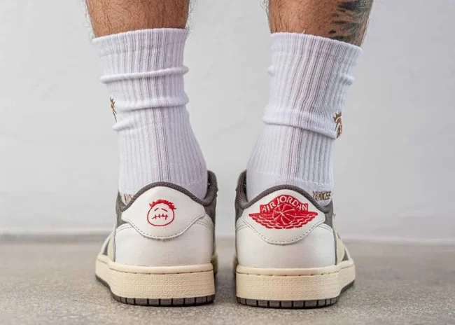 Travis Scott x Nike Air Jordan 1 Low OG”Reverse Mocha”