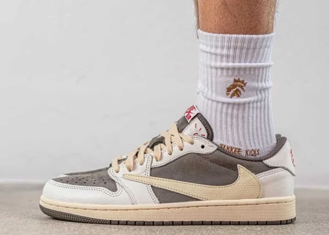 Travis Scott x Nike Air Jordan 1 Low OG”Reverse Mocha”