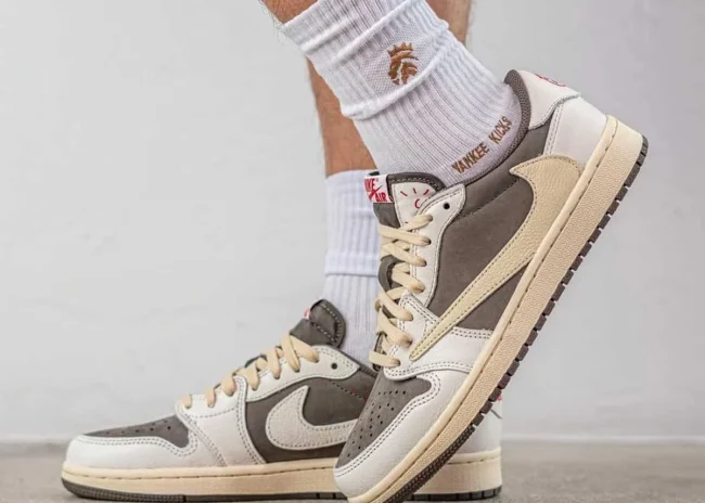 Travis Scott x Nike Air Jordan 1 Low OG”Reverse Mocha”